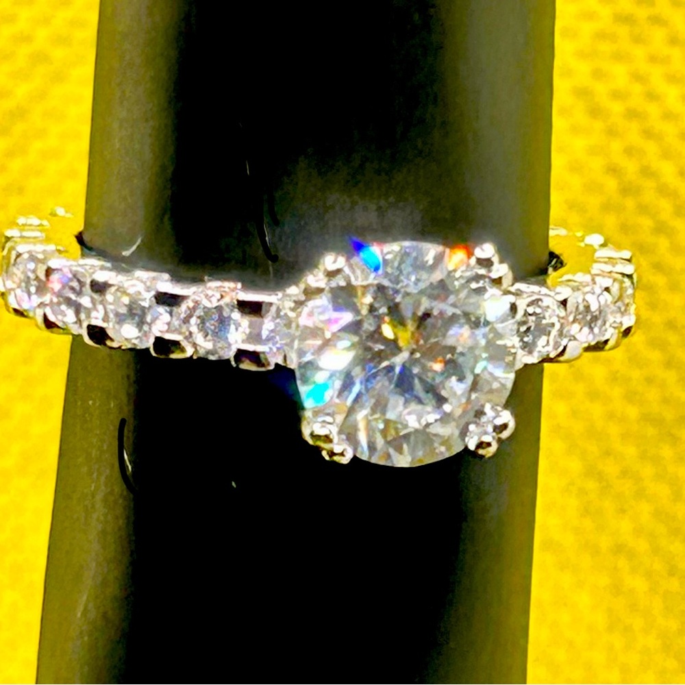 Elegant Sterling Silver MOISSANITE Ring - size 7